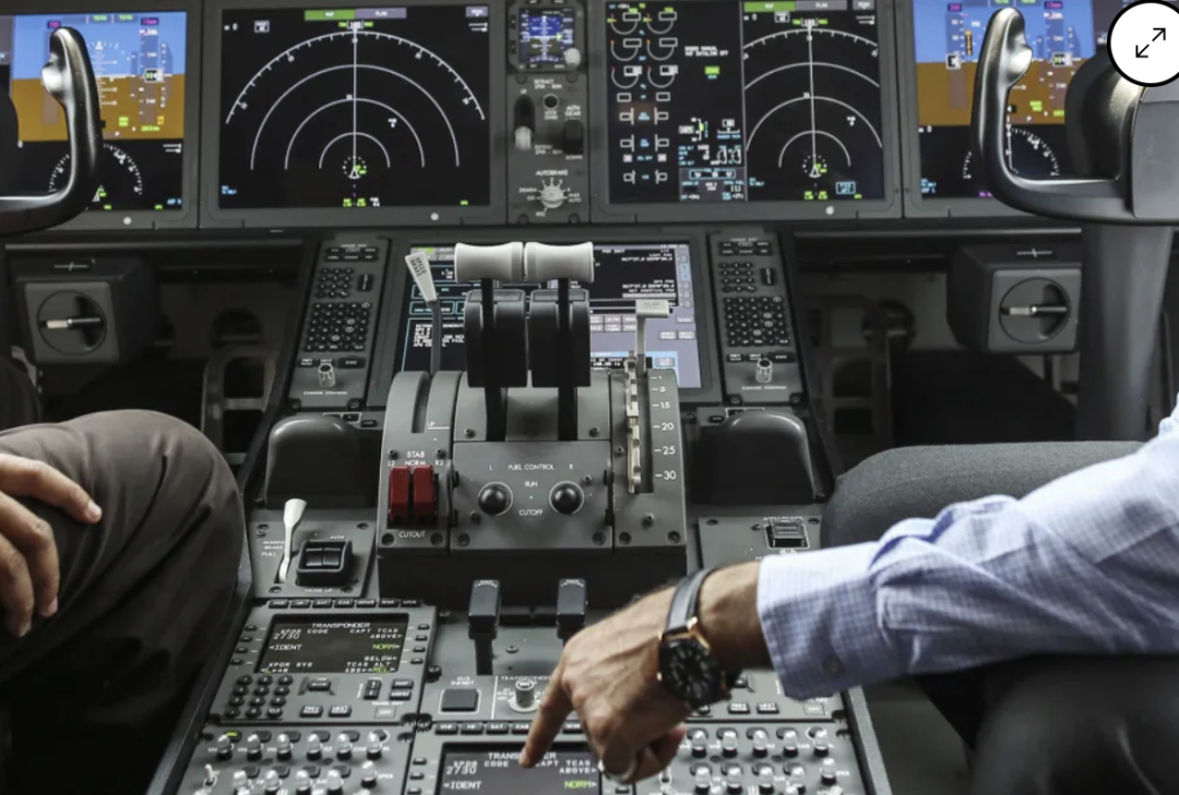 一架波音787-8型客机上的燃油开关