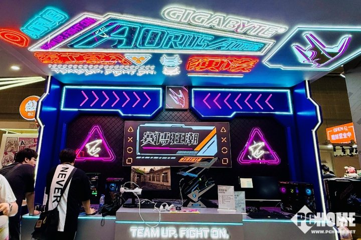Gigabyte Aorus爆炸BW2025：Dimensions玩家与铁杆技术之