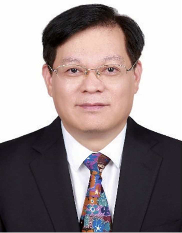 朱永官，中国科学院院士，发展中国家科学院院士，现任中国科学院生态环境研究中心主任，国际科学理事会会员事务副主席。主要研究方向为土壤-植物-微生物相互作用与生源要素/污染物的循环与转化，土壤-植物系统污染的生态和健康效应等。