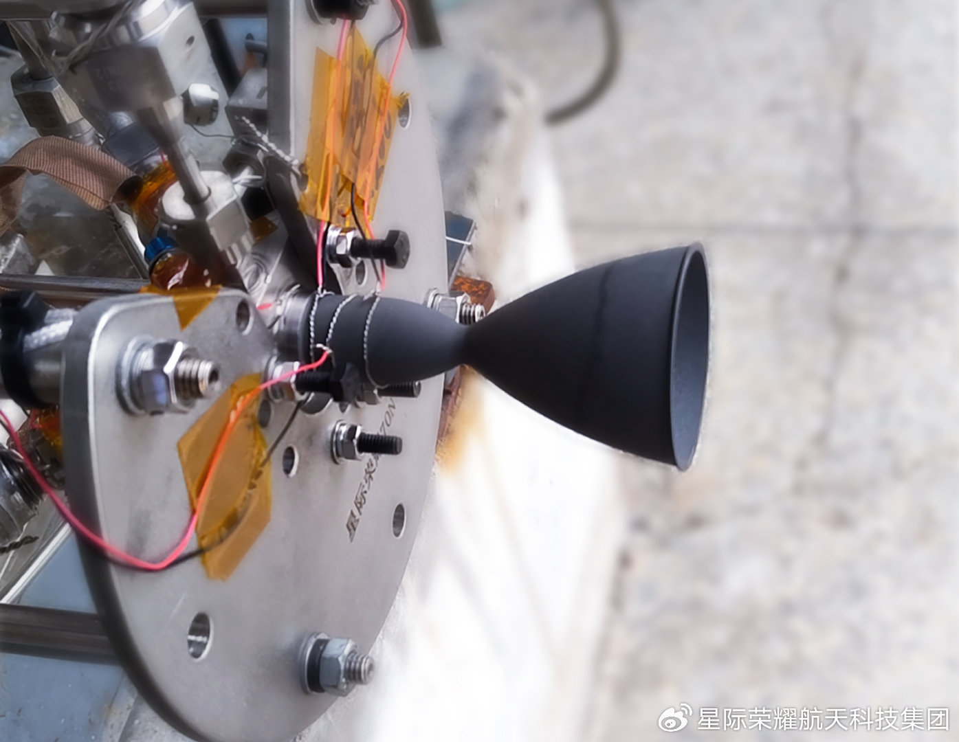 ▲ 图源：星际荣耀航天科技集团 | 70N 姿控发动机试车现场