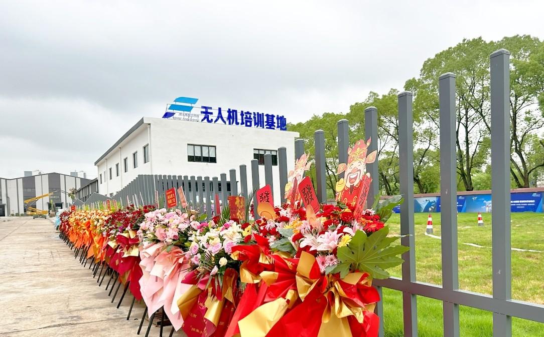Yiwuyu航空技术上海Pudong套装，说，说，在数千个