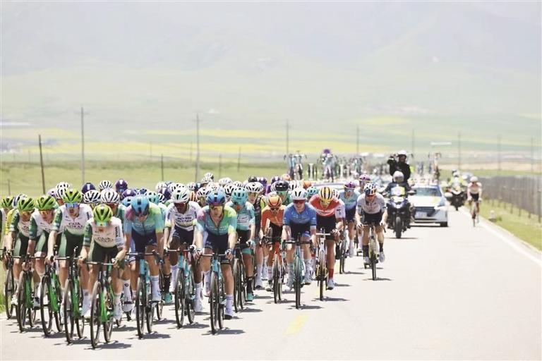 The big group is charging. Photo provided by the Youth Tour Organizing Committee