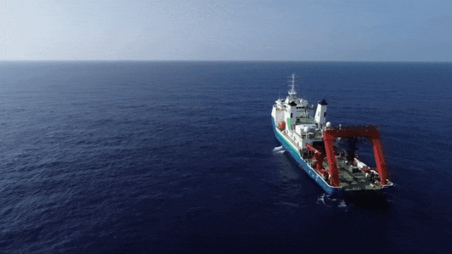 南海西北陆坡一二号沉船考古调查资料画面。图源于新华社