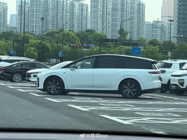 35万级家用纯电SUV 理想i8实车内饰首次曝光：比较眼熟
