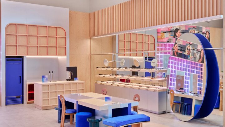 除了雷朋的线下渠道之外，Meta 自己也在洛杉矶开设了一家专门售卖眼镜的实体店｜Retail Dive