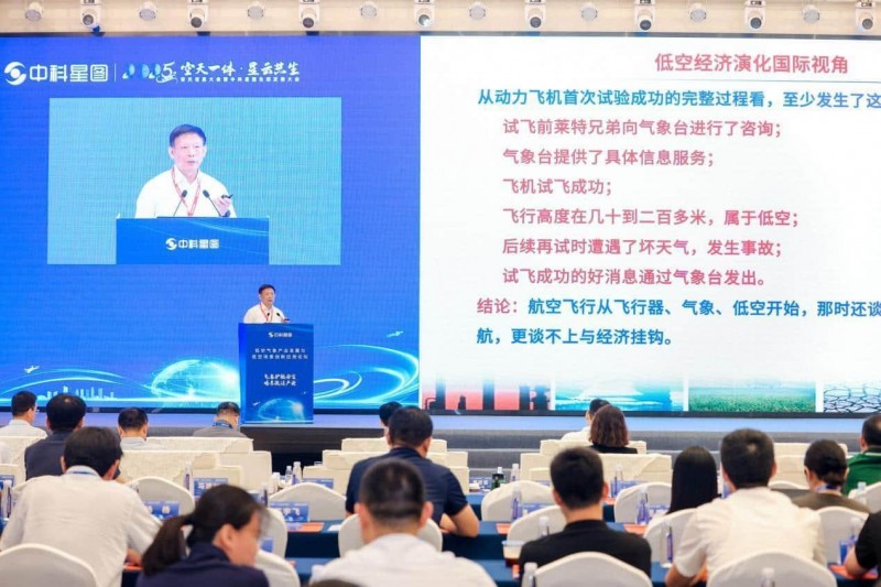 中国气象服务协会会长 许小峰　　