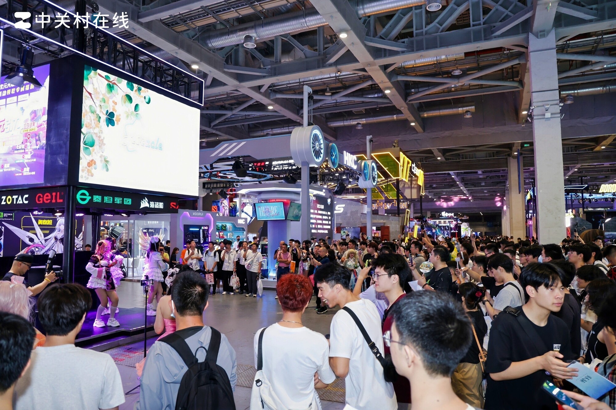 飞利浦EVNIA闪耀BilibiliWorld2025，社牛集结，释放澎湃E能量！