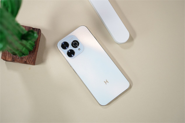 铁杆首次亮相！ HI 80 Pro：Kunlun Glass X黑色盔甲身