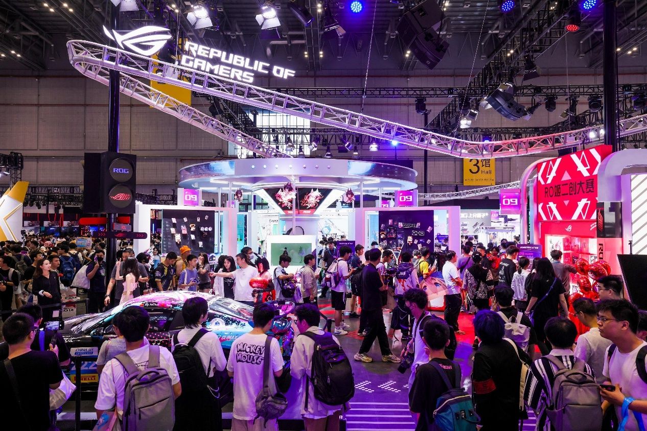 ASUS Moterboard Shakes BW2025 Rog Play+Park吸引了狂欢节玩