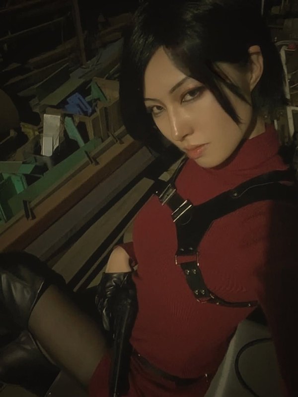 国外美女Cos《生化危机》艾达王 气质身材俱佳