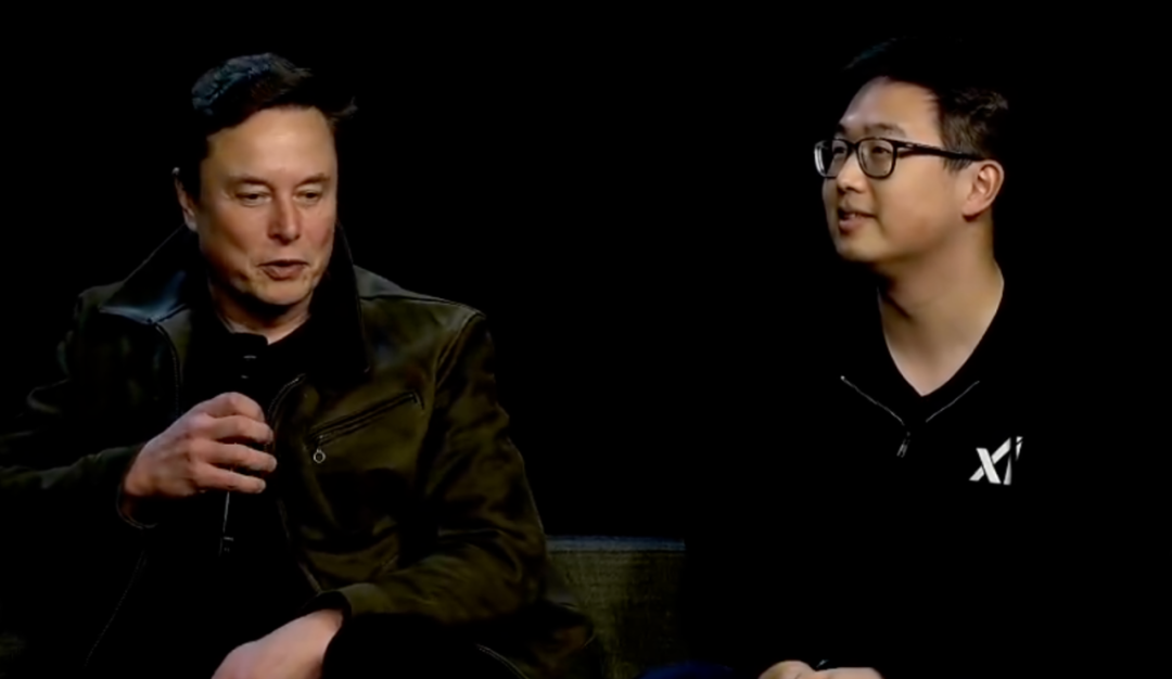 马斯克和 Tony Wu(右)|图片来源:xAI