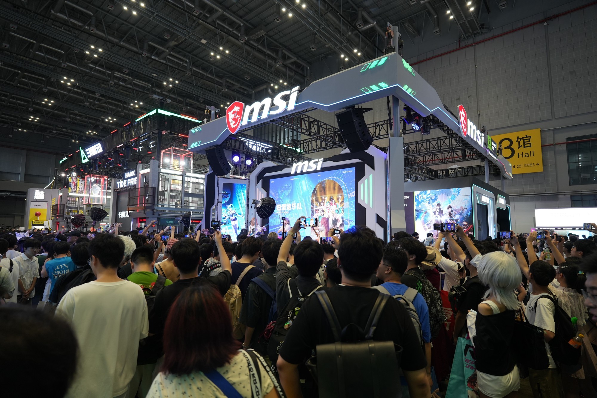 微星科技燃爆BW2025！魔龙姬全家桶领衔未来电竞盛宴