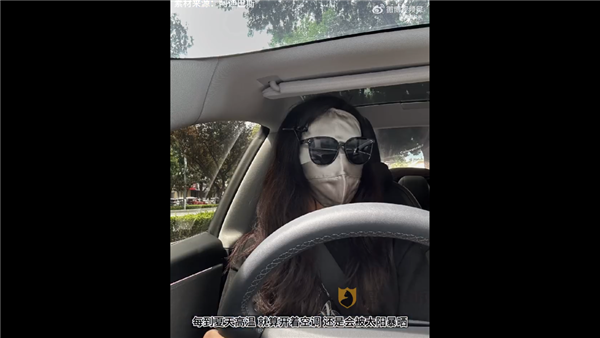 车主吐槽特斯拉全景天窗夏天变烤箱：无奈贴上了大纸壳 羡慕小米SU7解决方案