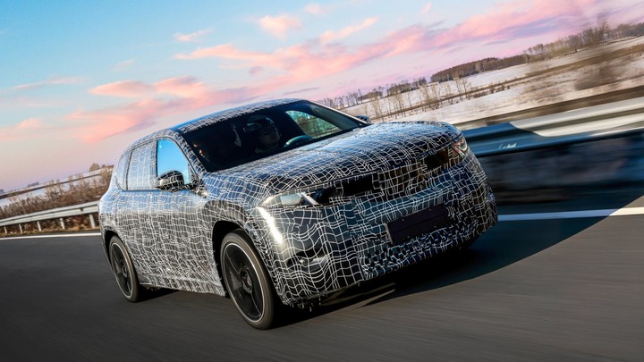 ▲ 首款新世代车型 BMW iX3 的国产测试车