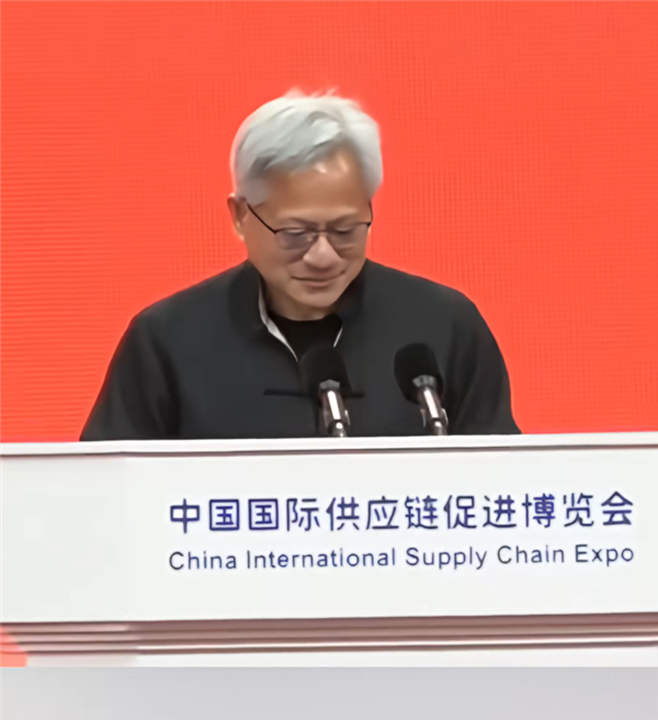 脱下皮衣换唐装！黄仁勋首次用中文演讲：提了腾讯、字节跳动、小米等中国公司