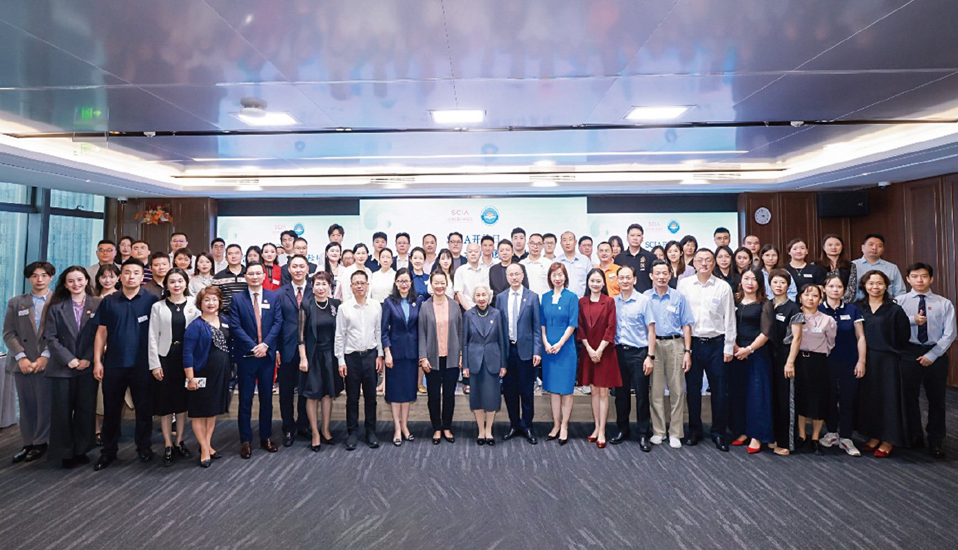 （图6）走进深圳国际仲裁院开展法律服务。