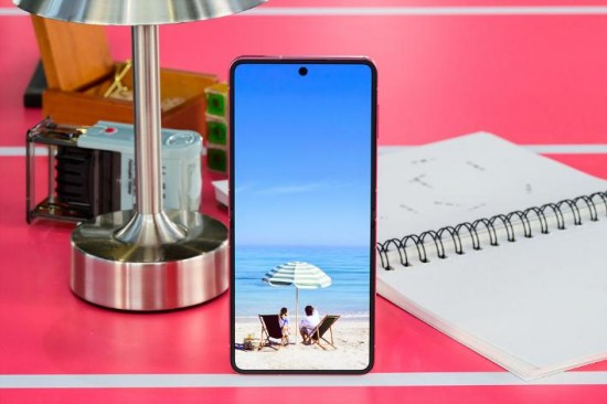 更大的主屏幕带来更沉浸的视觉效果