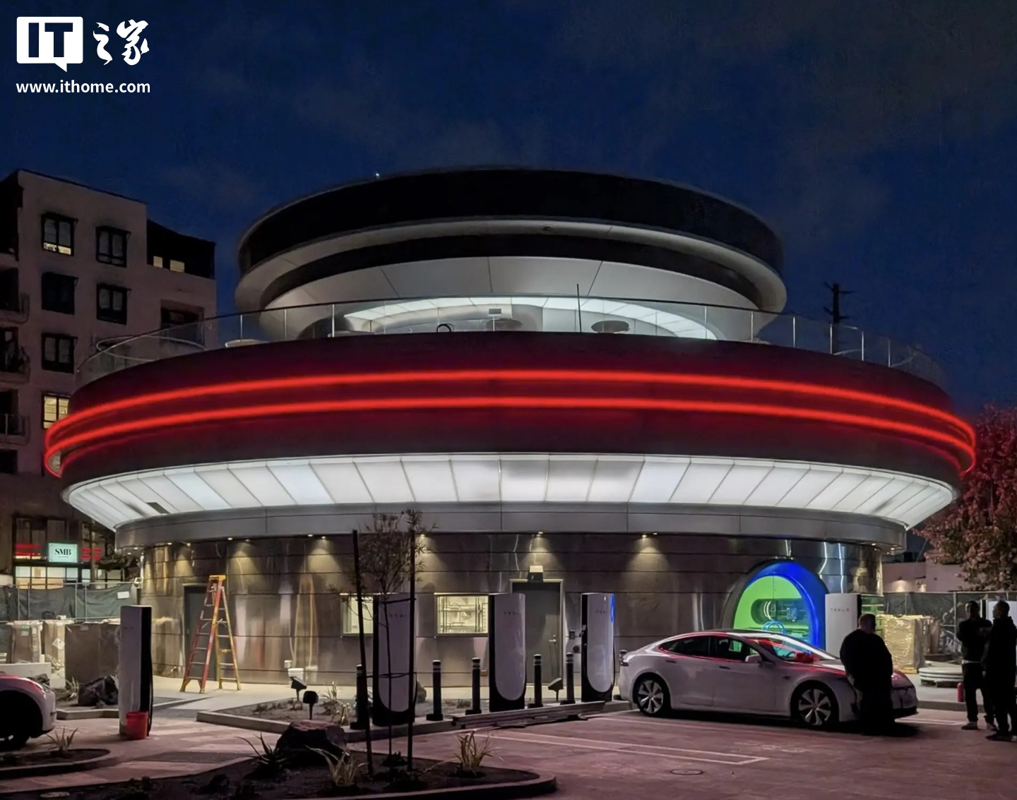 特斯拉超级充电餐厅即将开业：24 小时营业，或引入 Optimus 机器人