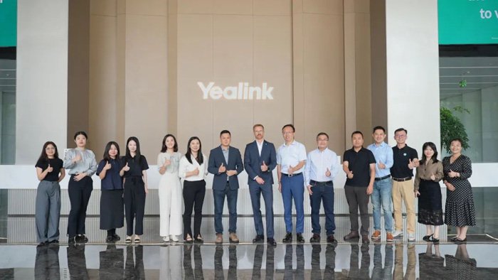     亿联网络与TÜV南德团队合影