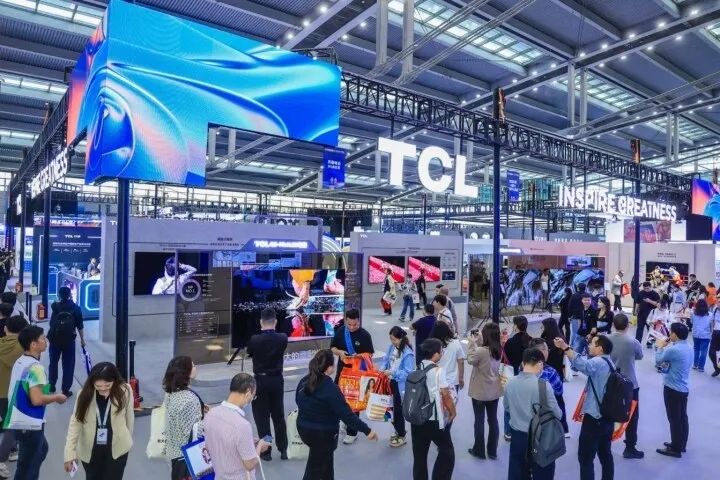 TCL携旗下多款智能终端产品亮相CITE 2025。惠州东江图片社供图
