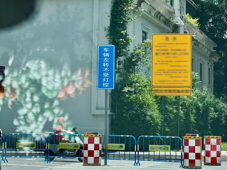 学会先恐惧，然后坚定地保持方向盘