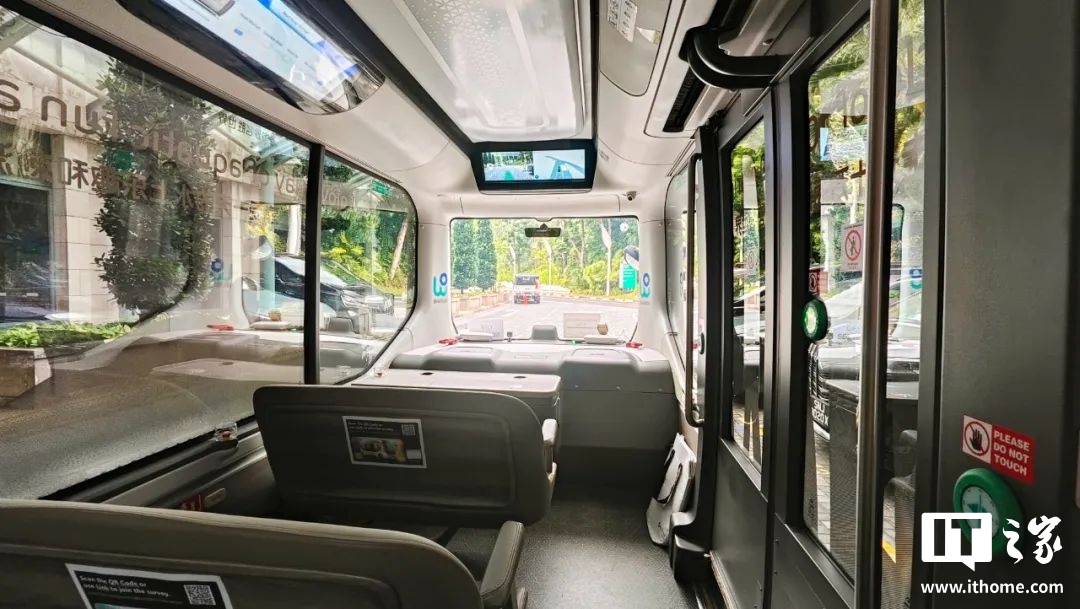 （文远小巴车内无需配备安全员）