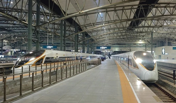 12306回应大妈高铁车厢跳舞喧哗：可向乘务员反映 劝阻无效可报警