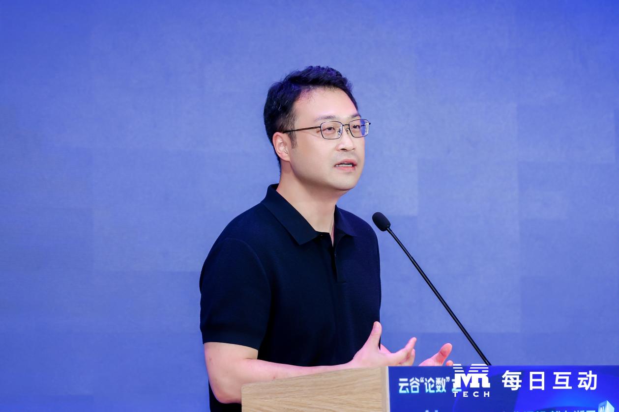 图：浙江省工程师学会副理事长兼秘书长、十二届浙江省政协副主席周国辉主题分享<p cms-style=