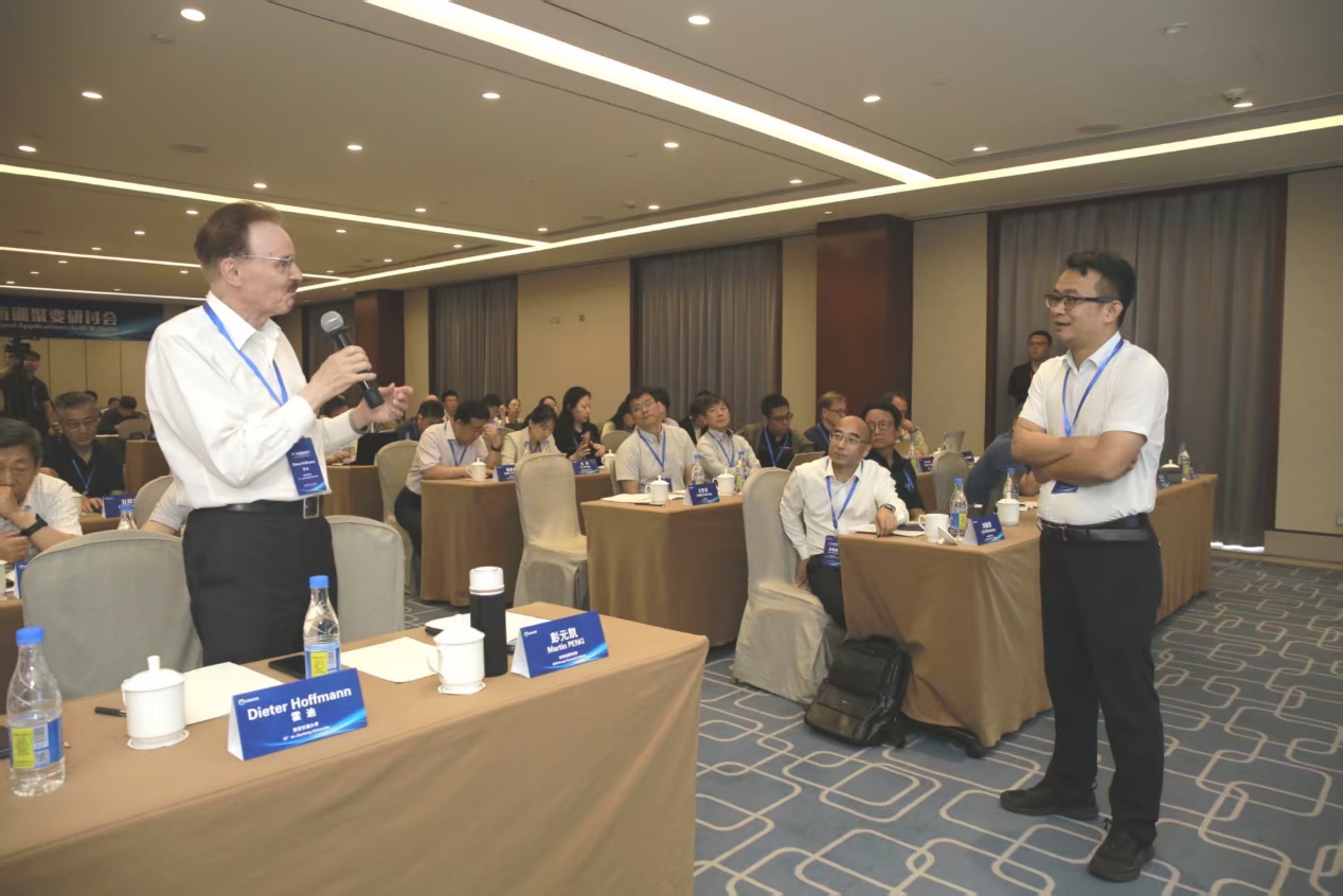 与会中外学者展开热烈的学术交流讨论    图片来源:新奥集团