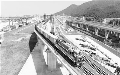 图为全国首个混行模式自动驾驶试验铁路场站——苏溪集装箱办理站。受访单位供图