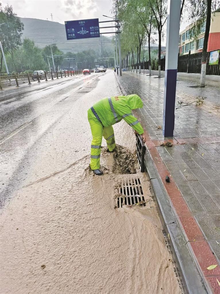 青海大部地区出现短时强降水