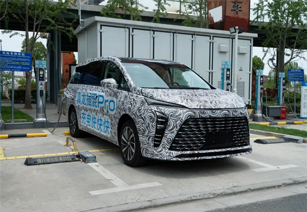 别克全新GL8陆尊谍照曝光:同级唯一5C超充 10%-65%仅需15分钟 别克全新GL8陆尊谍照曝光:同级唯一5C超充 10%-65%仅需15分钟