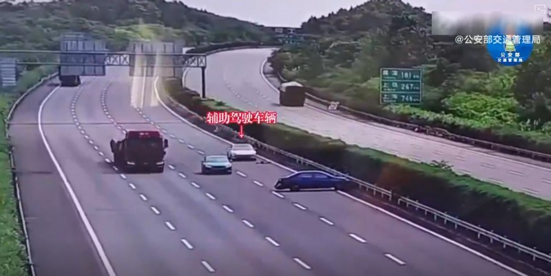 央视网评：不能过度包装辅助驾驶相关技术