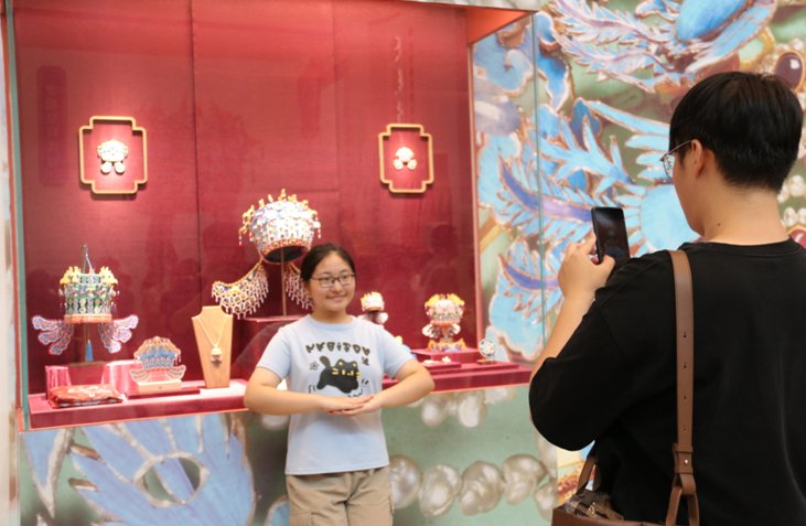 国博凤冠冰箱贴上市一周年销量破200万件