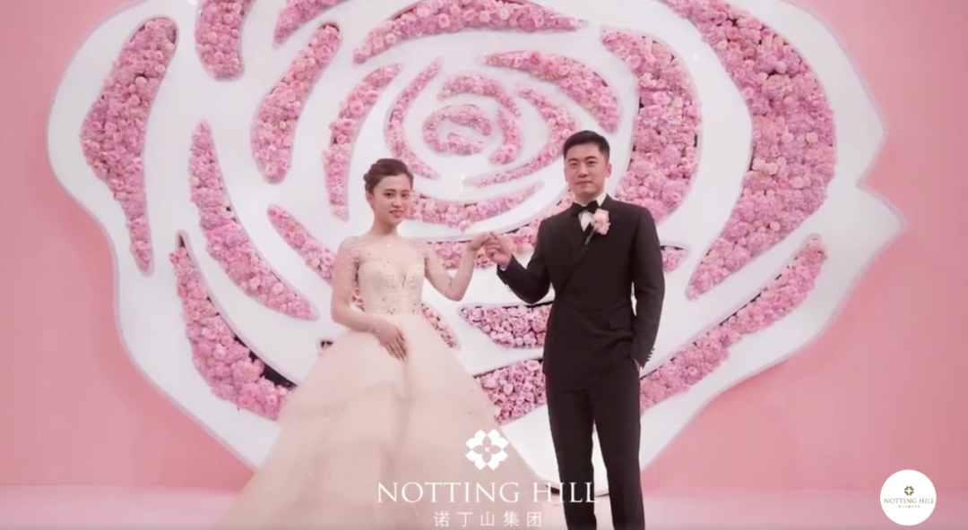 图源：婚礼现场视频截图（左为丁斯晴，右为王焜恒）