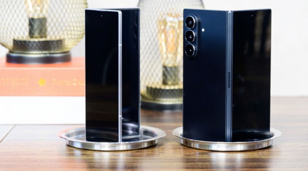 据透露，三星正在考虑用于折叠Galaxy Z Fold8的覆盖