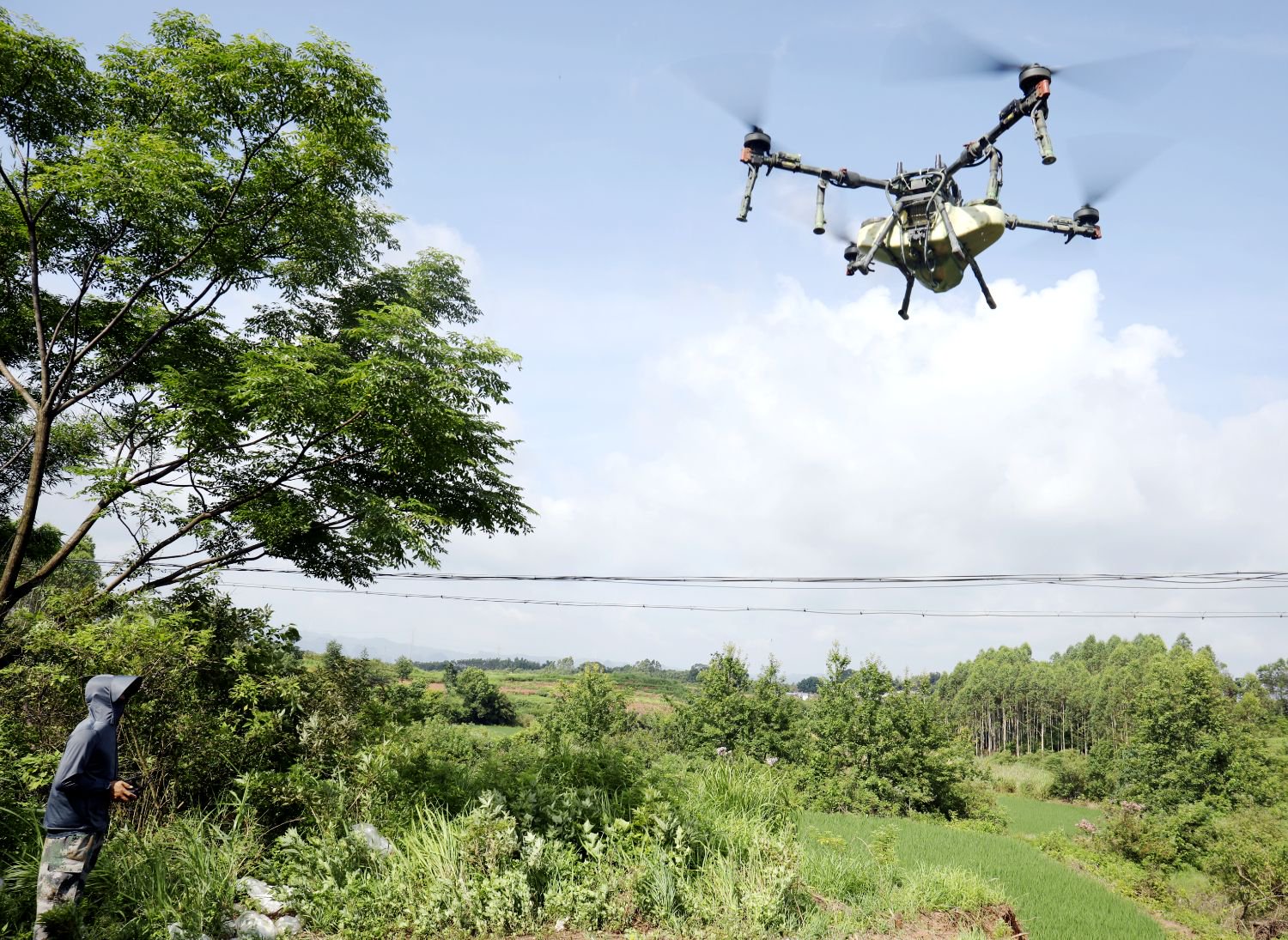 广西贺州市平桂区:植保无人机"飞防"保丰收