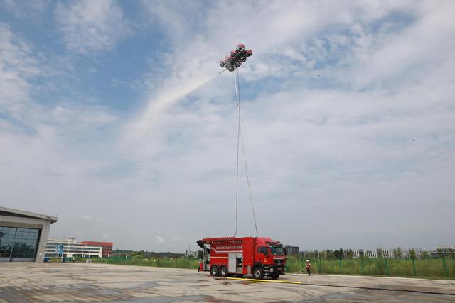 “敖钦”主战灭火无人机发布现场 廖志全 摄