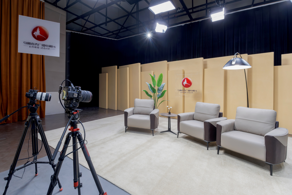 “新媒体超高清示范直播间”专业演播区域