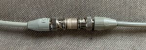 图 3.要校准测量系统，请将两根 BNC 电缆连接在一起。