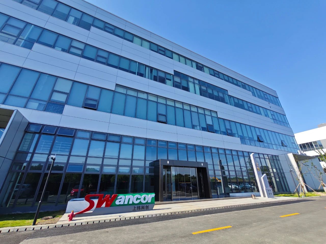 疯狂的智元机器人概念股，上纬新材“十连板”创造A股神话，大涨519%市值直逼200亿