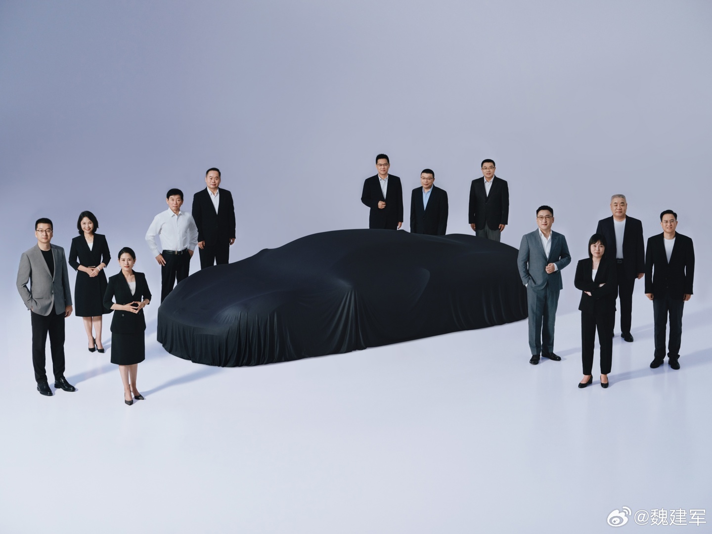 长城汽车董事长魏建军发文为公司 35 周年庆生，神秘超跑现身大合照