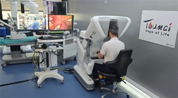 全球首例！浙大教授完成10000公里跨国手术