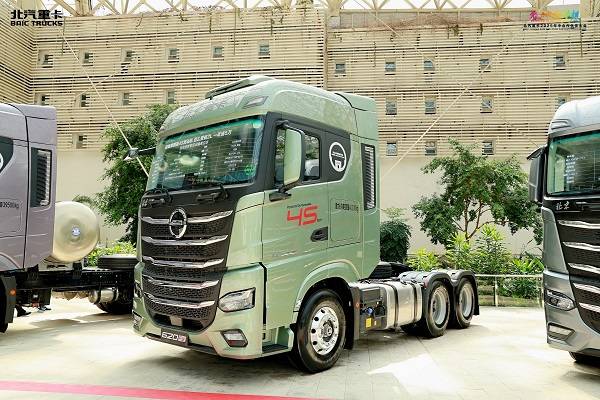 　　【搭载康明斯4S Tech发动机的620马力重卡】