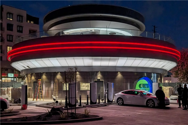 特斯拉首家餐厅6小时狂赚4.7万美元：比隔壁麦当劳还猛