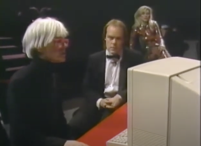 ▲ 安迪・沃霍尔在使用 Amiga 1000