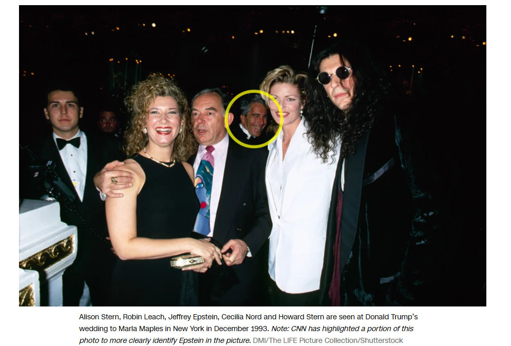 CNN报道截图：1993年12月，爱泼斯坦出席了特朗普在纽约举行的婚礼。