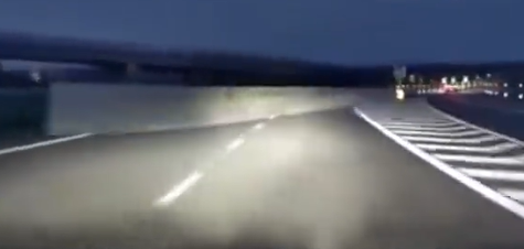 一高速出现断头路却无提醒：引流线导向隔离墙 汽车险些撞上