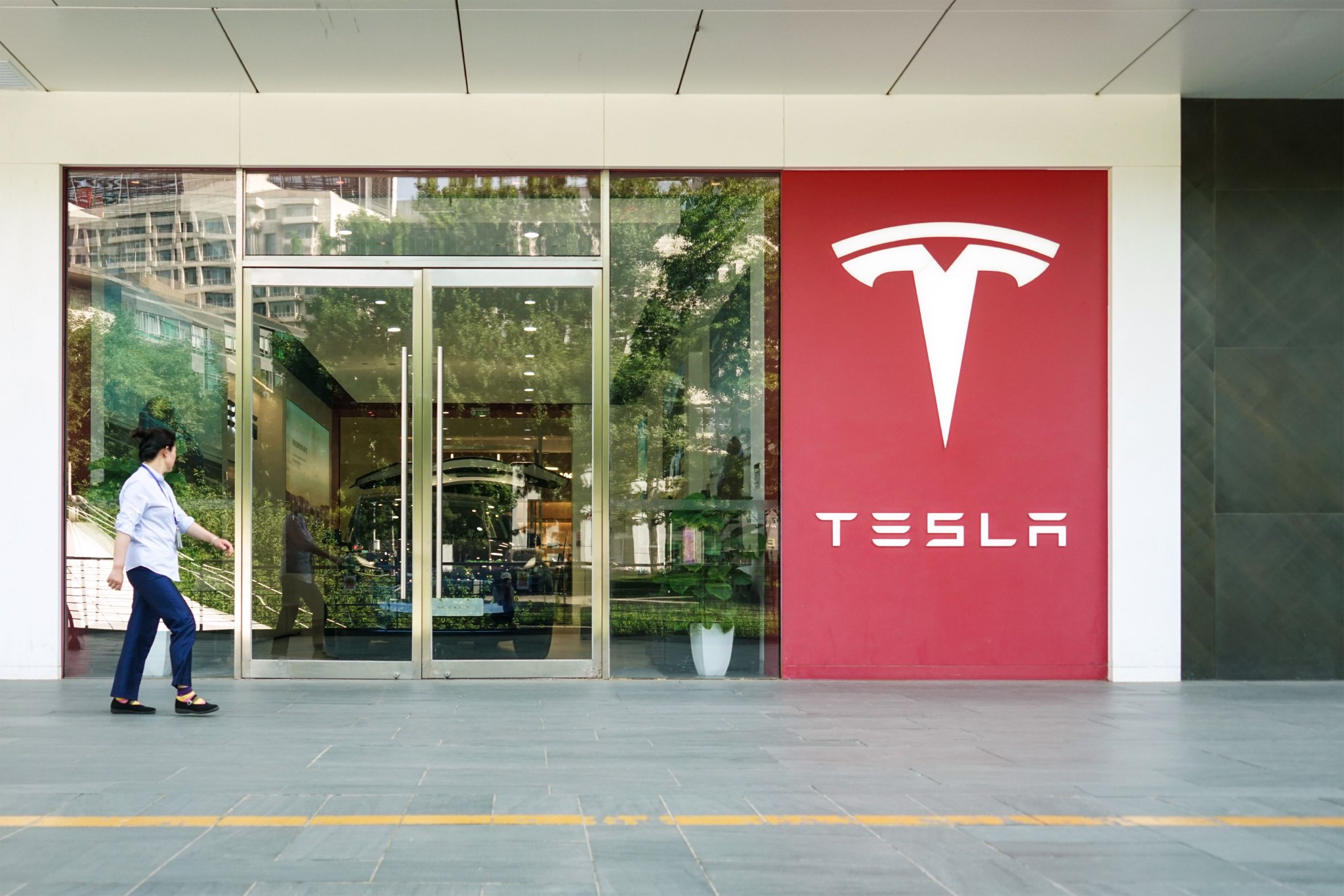 盘后大跌5%！特斯拉二季度营收和净利润均两位数下滑