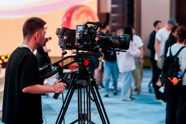 “佳直播PRO”在2025暑期档片单发布会作业现场